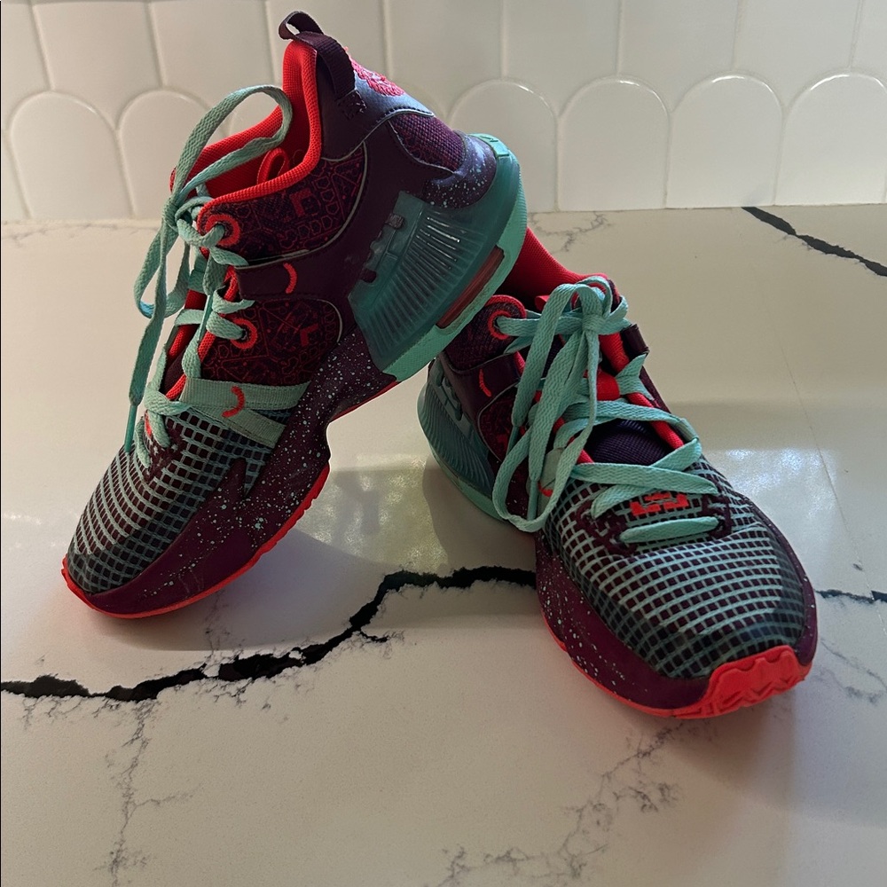 (Youth) Nike LeBron Witness 7 SE 'Team Red Jade'’ 4.5